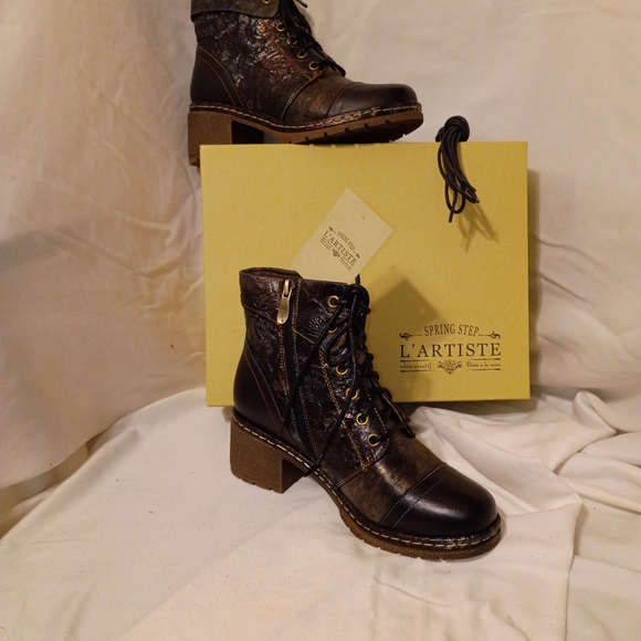 L'Artiste by Spring Step Women's Brown Ankle Boots - Picture 6 of 6